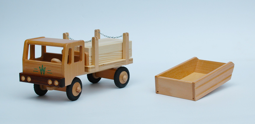 Holzspielzeug LKW Zugmaschine Kipper 3-achsig von Werdauer 