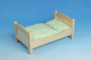 Puppenbett aus Holz - nachhaltig und stabil