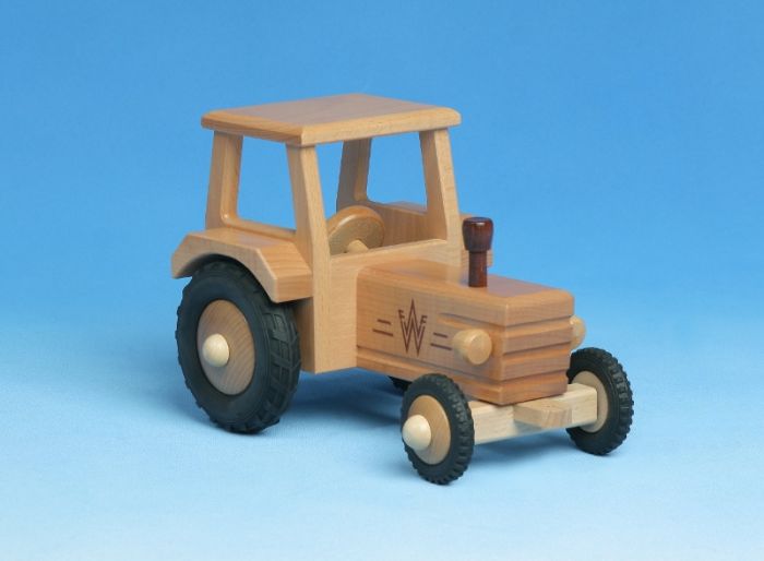 Traktor mit Dach aus Holz